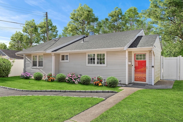 single story home with a front yard