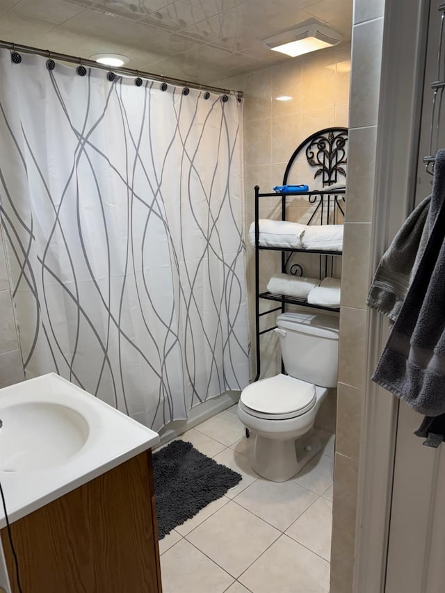 bathroom featuring tile patterned floors, toilet, a shower with shower curtain, and vanity