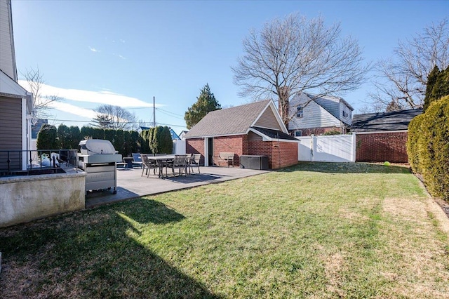 view of yard with a patio area