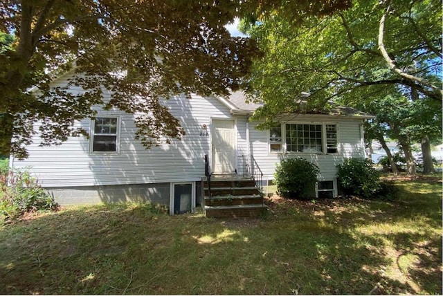 view of front of home featuring a front lawn