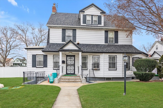 view of front facade featuring a front lawn