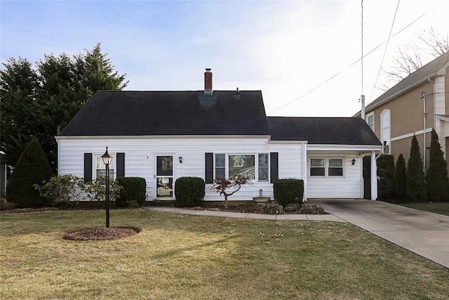 view of front of home featuring a front lawn