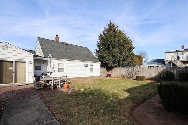 view of yard featuring a patio area