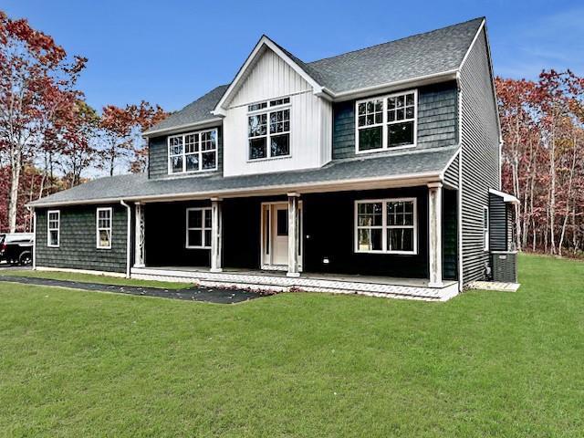 view of front facade featuring covered porch and a front lawn