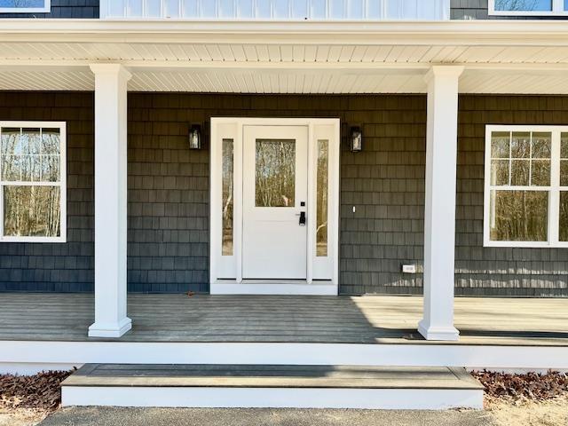 property entrance featuring a porch