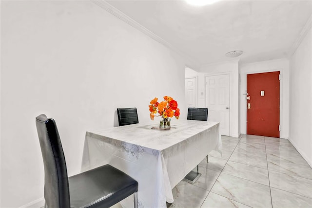 dining area with ornamental molding