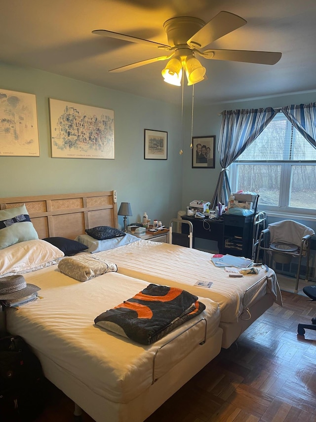 bedroom with ceiling fan