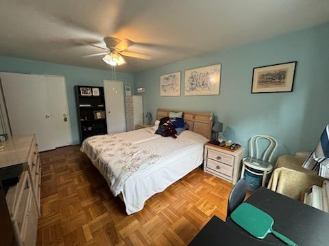 bedroom featuring ceiling fan