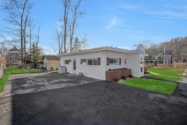 view of front of home with a front yard