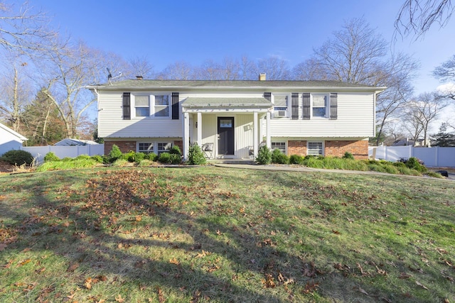 bi-level home featuring a front lawn