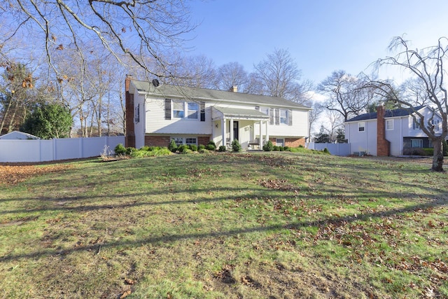 view of front of home featuring a front lawn