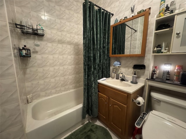 full bathroom with tasteful backsplash, shower / tub combo with curtain, vanity, and toilet