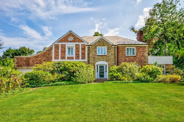 view of front of house featuring a front yard