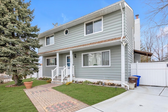 view of front of property with a front yard