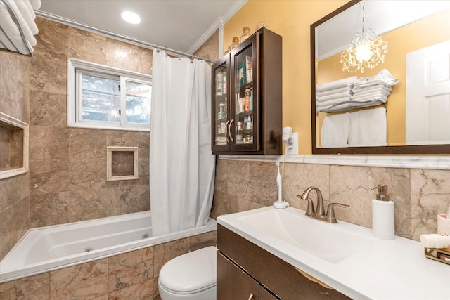 full bathroom with an inviting chandelier, shower / bath combination with curtain, toilet, vanity, and ornamental molding