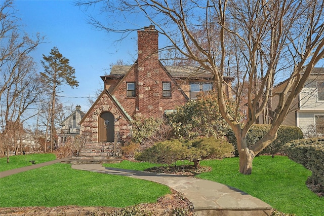 english style home featuring a front lawn