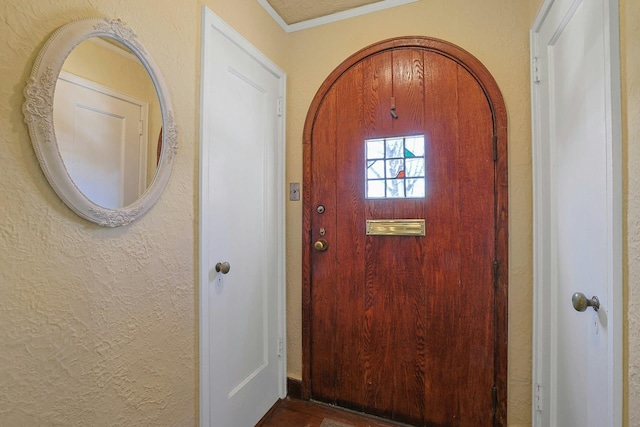 entryway with crown molding