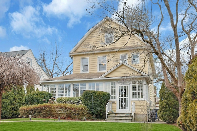 view of front of property with a front lawn