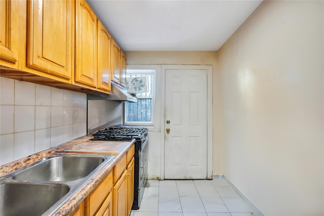 kitchen with decorative backsplash, sink, and black gas range