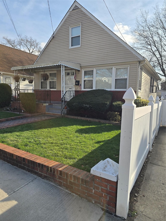 view of front of property featuring covered porch and a front lawn