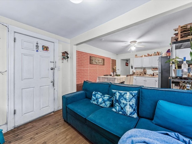 living room with light hardwood / wood-style floors and ceiling fan