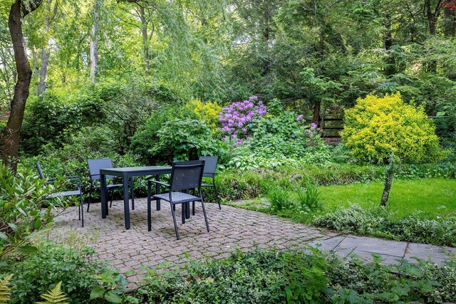 2727 Palisade Ave Unit 16Ab, Bronx, NY 10463 - view of patio with a wooded view