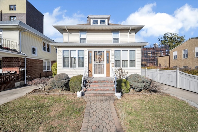 view of front of property featuring a front lawn