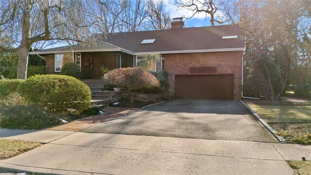 view of front facade featuring a garage