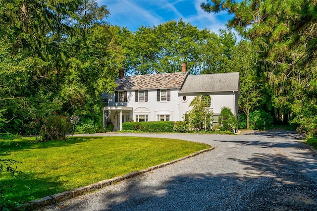 view of front of property with a front yard