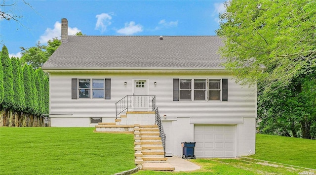 view of front of home featuring a garage and a front yard