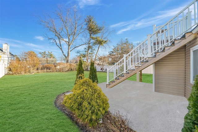 view of yard featuring a patio area