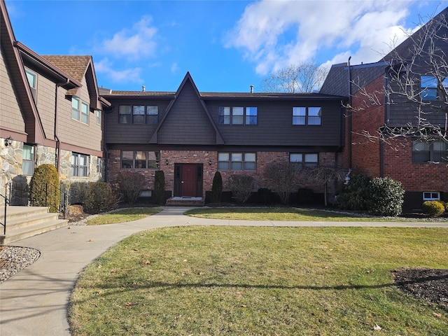 view of front of house with a front yard