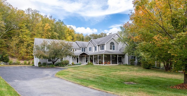 view of front facade featuring a front yard and a porch