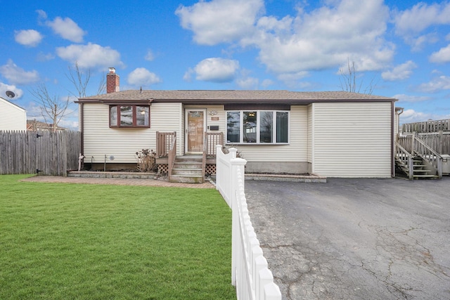 single story home with a front yard