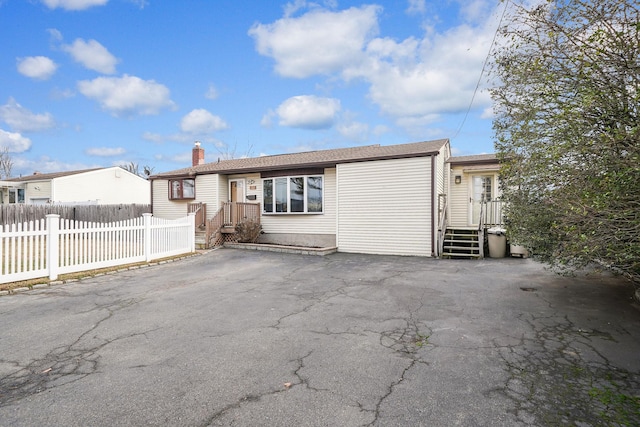 view of front of property