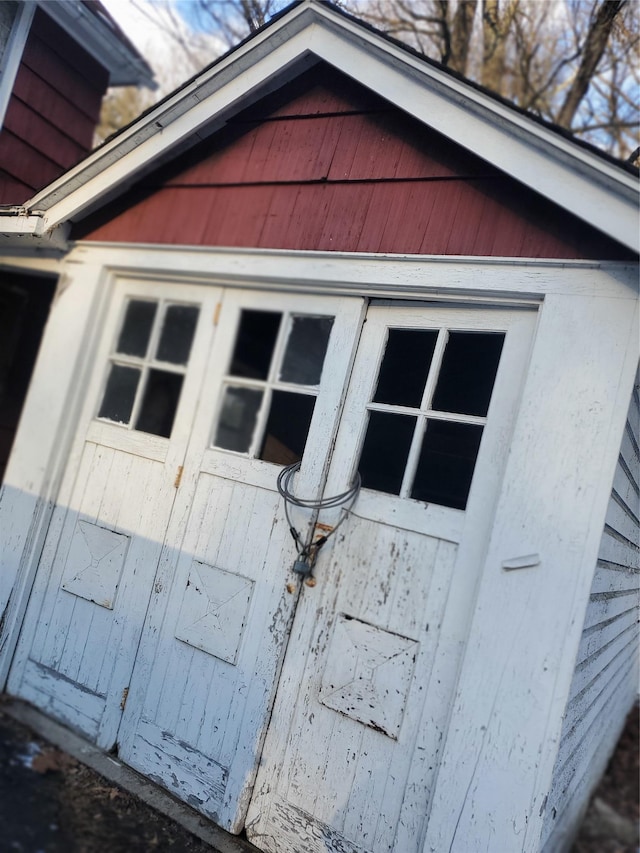 view of side of home featuring a shed