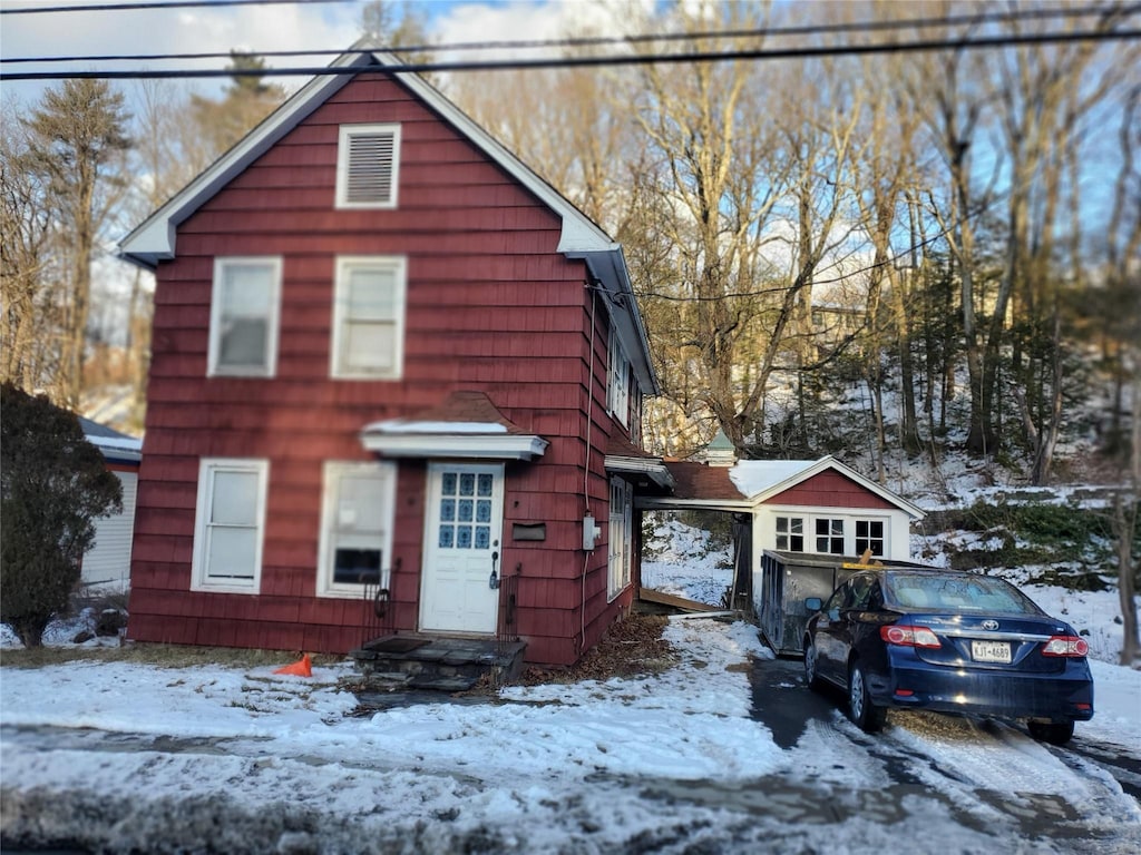 view of front property