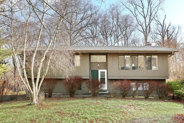 split foyer home with a front lawn