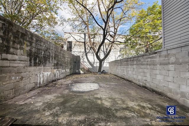 view of yard with a patio