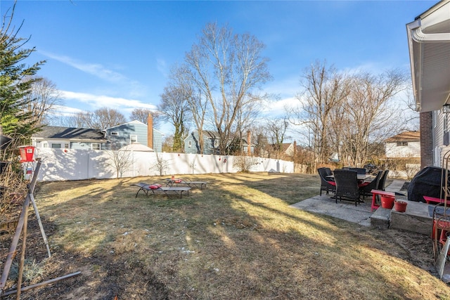 view of yard featuring a patio area