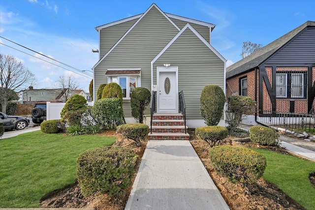 bungalow featuring a front yard