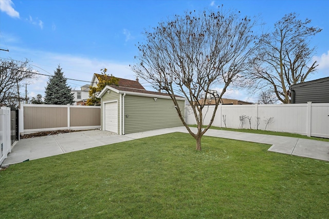 view of yard with an outbuilding and a garage