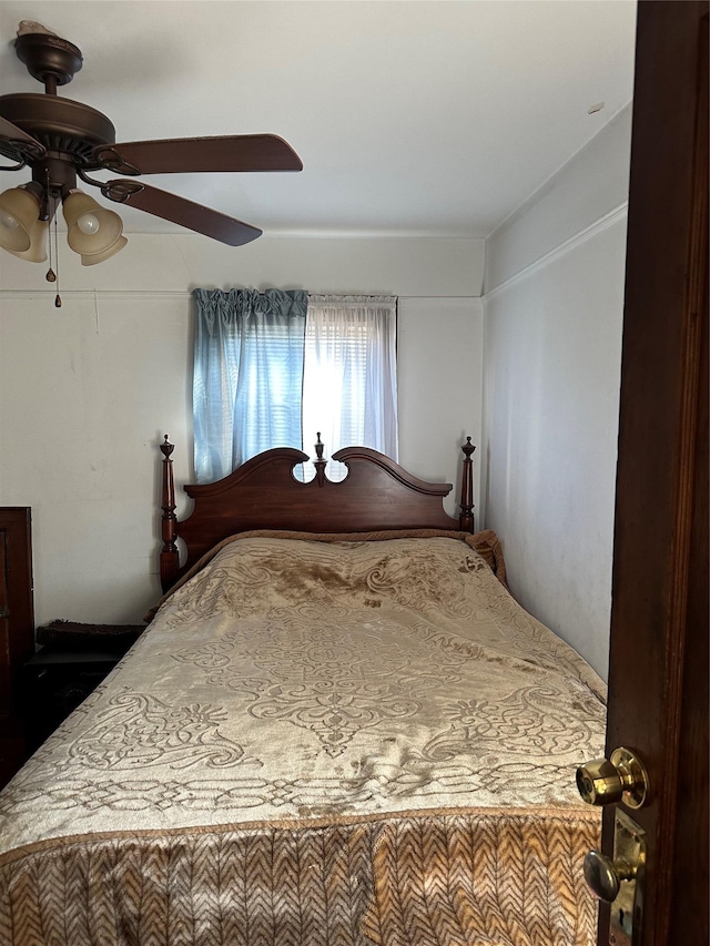 bedroom with ceiling fan