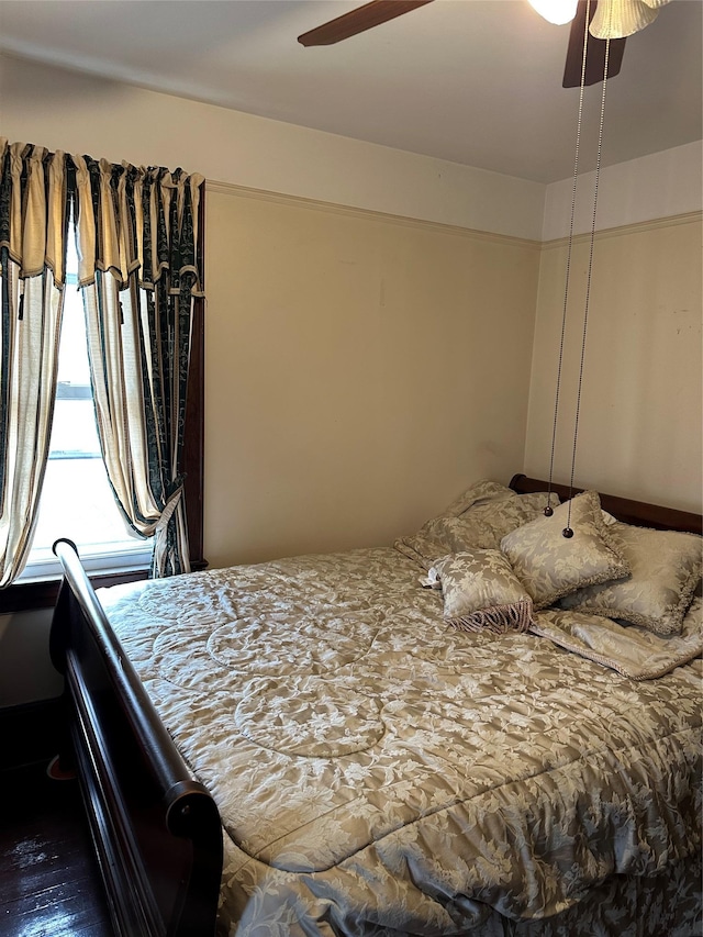 bedroom featuring ceiling fan