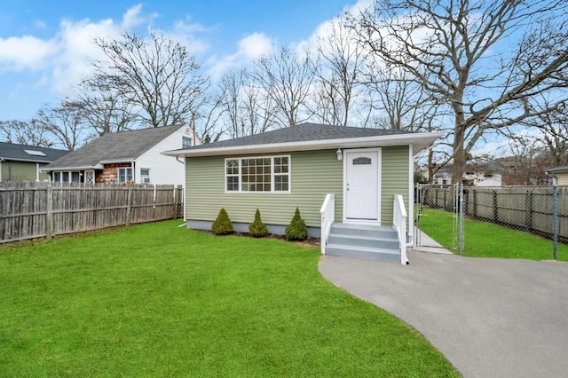 view of front of property with a front lawn