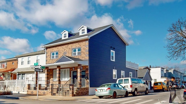 view of front of home featuring a porch