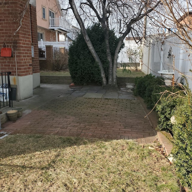 view of yard with a patio area