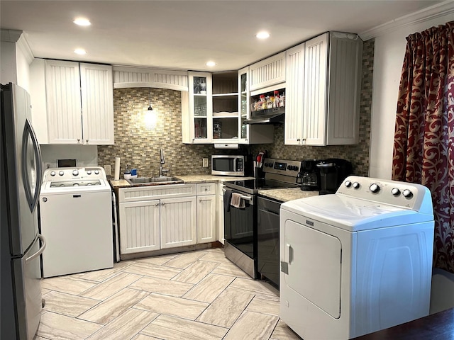 16 Sagewood Dr, Shirley, NY 11967 - kitchen featuring a sink, stainless steel appliances, washer and dryer, backsplash, and crown molding
