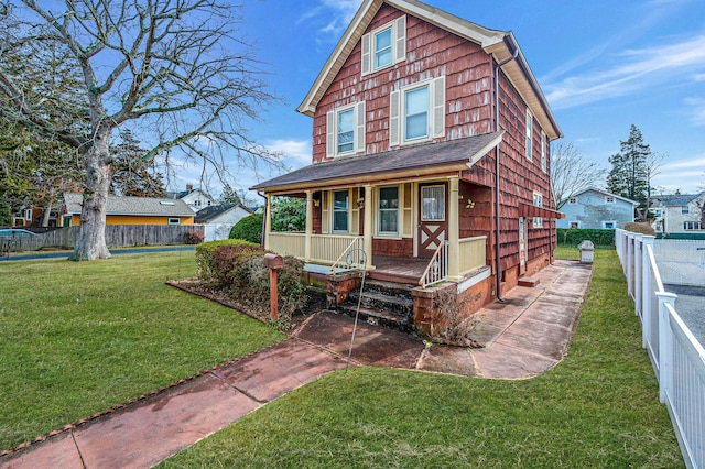 view of front facade featuring a porch and a front yard