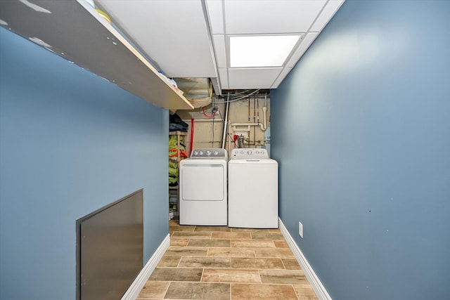 laundry room with laundry area, baseboards, and washing machine and clothes dryer